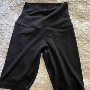 Black lulu lemon align bike shorts 8”